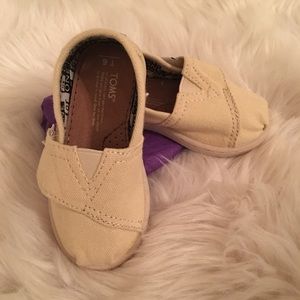 TOMS khakis- Toddler 6